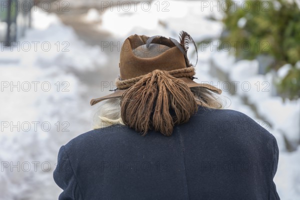 Elderly man with braided braid wrapped around his traditional hat, Nuremberg, Middle Franconia, Bavaria, Germany