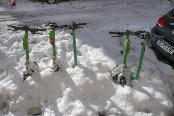 Parked, snow-covered scooters, Nuremberg, Middle Franconia, Bavaria, Germany