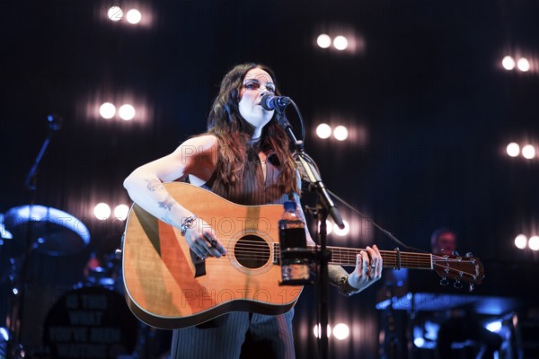 Amy Macdonald live on Is This What You've Been Waiting for? Tour in Berlin's Tempodrom on 11.02.2026