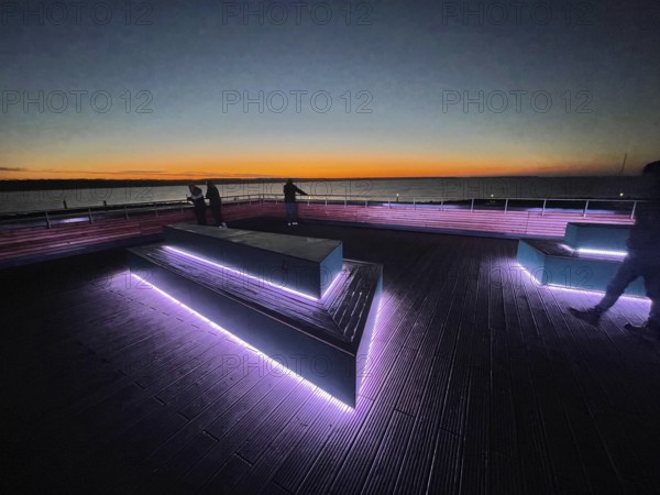 Baltic resort Prerow, pier, night view, sunset, Baltic Sea. At 720 meters, it is the longest pier in the Baltic Sea region. It became on October 16, 2024. Western Pomerania Lagoon Area, Darss-Zingster Bodden Range, Baltic Sea, Peninsula, Nature, Autumn, Nature Reserve, Fischland-Darß-Zingst, Mecklenburg-Western Pomerania, Germany