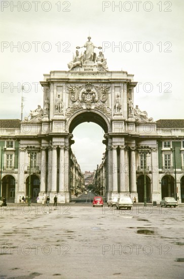 Triumphal arch Arco da Rua Augusta completed in 1875, Lisbon, Portugal, Europe 1968
