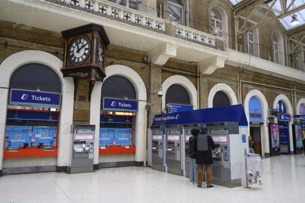 London, UK. January 30th 2025. The clock and ticket hall of Charing Cross tube station, part of the London underground rail network, UK