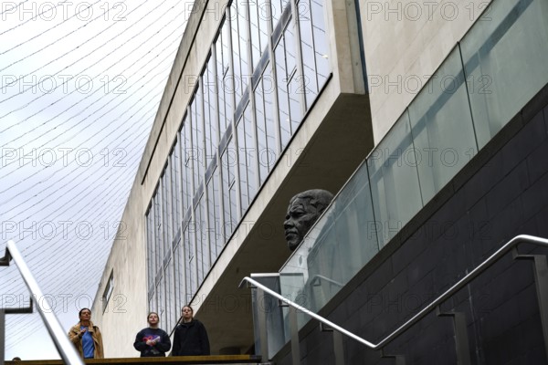 London, UK. January 31st 2025. Bust of Nelson Mandela, a tribute to the South African anti-apartheid campaigner, outside the Royal Festival Hall, on Mandela Walk, along the River Thames South Bank, London, UK