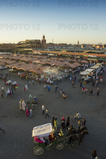 Place Djemma el-Fna, Gauklerplatz, UNESCO World Heritage Site, sunset, Marrakech, Morocco