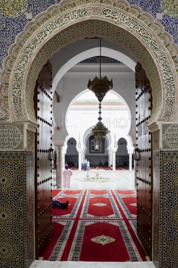Alley in the old town, Souk, Fez El Bali, Medina, UNESCO World Heritage Site, Fez, Morocco