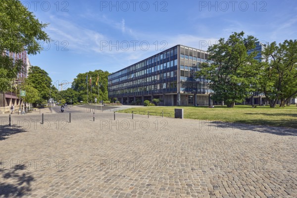 Landeshaus, Landschaftsverband Rheinland LVR, commercial building, modern architecture, general development, barrier bollard, road made of asphalt and paving stones, lawn, trees, blue sky, cirrus clouds, confluence Hermann-Pünder-Straße in Kennedy-Ufer, Cologne, district-free city, North Rhine-Westphalia, Germany