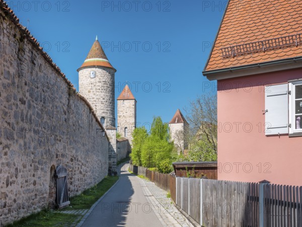 Narrow alley on the city wall with defensive towers, Dinkelsbühl, Ansbach district, Middle Franconia, Bavaria, Germany