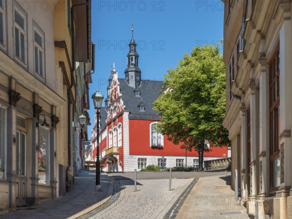 Gasse am Marktplatz, in the back the town hall, Arnstadt, Thuringia, Germany