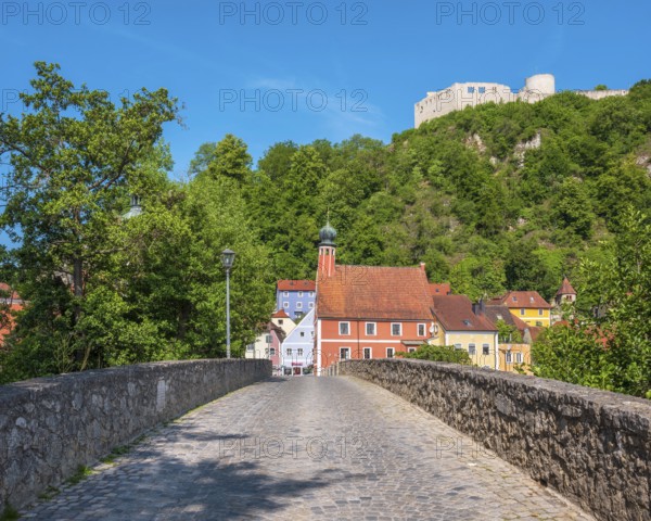 The historic old town with castle ruins, parish church of St. Michael and Steinerner Brücke, Kallmünz an der Naab, Upper Palatinate, Bavaria, Germany