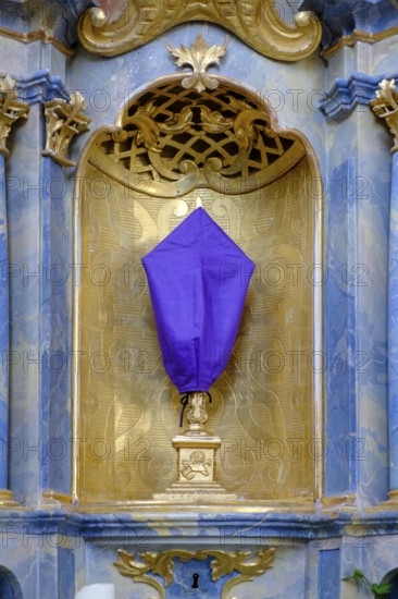 Holy Week, Lent, veiled cross, St. Notburga, Pfarrkirche St. Michael, Bertoldshofen, Ostallgäu, Swabia, Bavaria, Germany