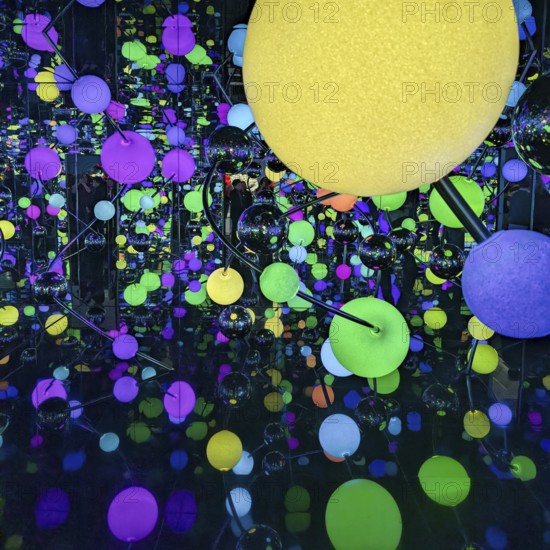 Immersive art installation Infinity Room, colorful polka dots, dots, spheres, Japanese artist Yayoi Kusama, vivid lighting effects, reflections, infinite space, infinity, illusion, pop art, exhibition Love you for infinity, Sprengel Museum, Hanover, Germany