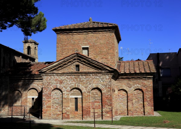 Mausoleum of Galla Placidia, originally built as a funerary chapel for Galla Placidia, the daughter of Emperor Theodosius I, although her body was probably never buried there, World Heritage Site, Ravenna, Emilia Romagna, Italy