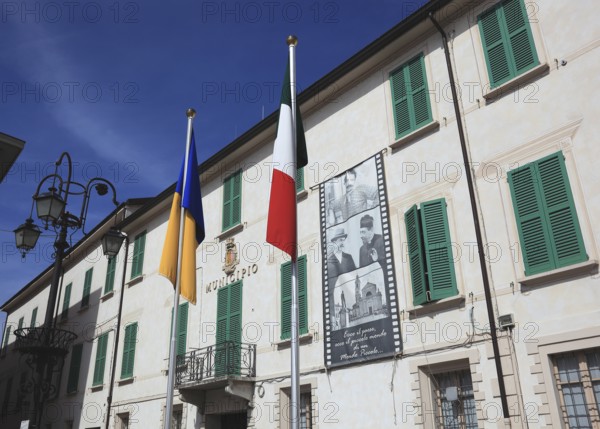 Italy, village of Brescello, the town hall, known from Don Camillo and Peppone, with a bronze figure of Peppone, Mayor Giuseppe Bottazzi portrayed by actor Gino Cervi