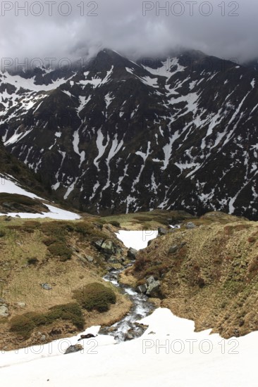 Ladschaft on the Transfogarasan Highway, Transfagarasan, connects the Arges Valley in Great Wallachia with the Olt Valley in Transylvania, crossing the Fagaras Mountains in the Transylvania Alps, to melt snow in May, Romania