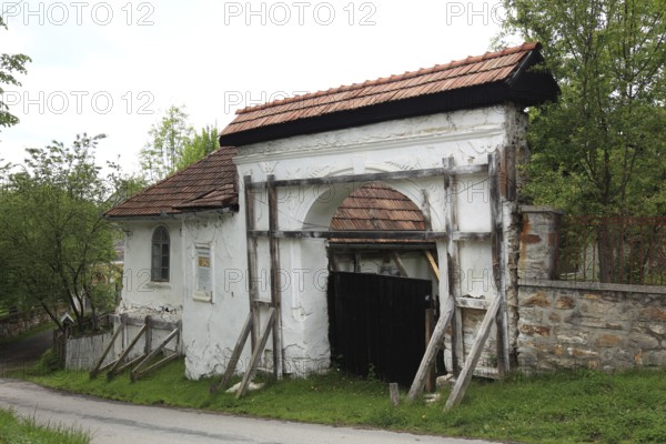 Rosia Montana mining village, Goldbach, historically important community known for its ancient Roman gold mines and the long-standing conflict over a planned open-cast mining project, dilapidated building fabric, Hungarian Verespatak, municipality in Alba district in Transylvania, Romania
