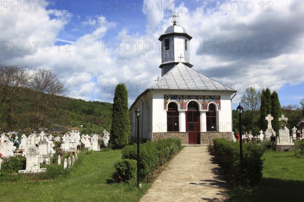 Biserica Sfantul Ierarh Nicolael, Saint Nicholas Church, with cemetery, in the municipality of Bradulet, in Arges County, Romania
