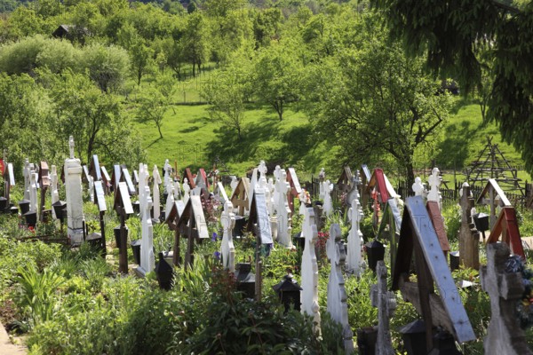 Biserica Sfantul Ierarh Nicolael, Saint Nicholas Church, the cemetery, in the municipality of Bradulet, in Arges County, Romania