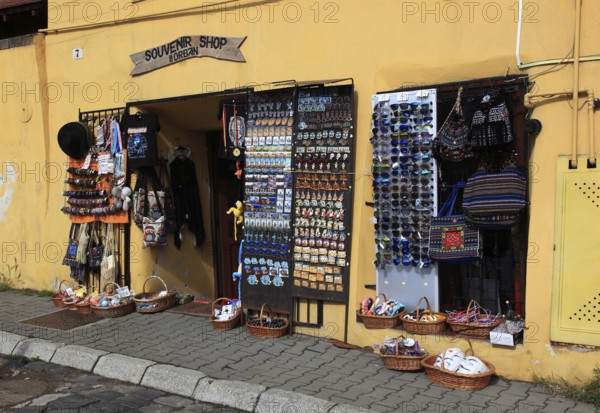 Romania, souvenir shop in the old town of Sighisoara, German Sighisoara, town in Mures district in Transylvania
