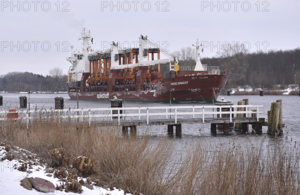 Freighter, cargo ship FAGELGRACHT with portal lift truck in the Kiel Canal, NOK, Kiel Canal, Kiel Canal, Schleswig-Holstein, Germany