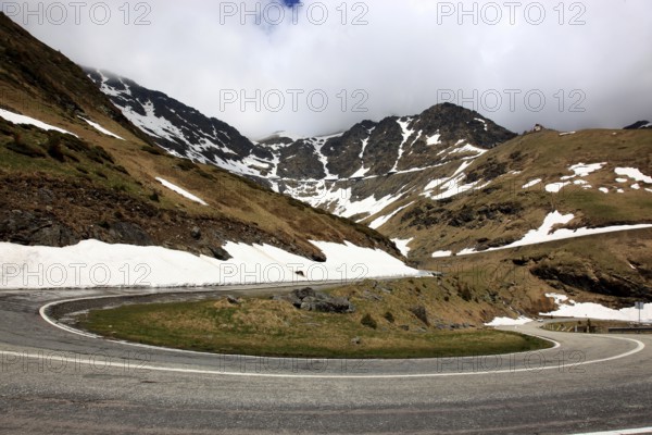 Transfogarasan Highway, Transfagarasan, connects the Arges Valley in Great Wallachia with the Olt Valley in Transylvania, crossing the Fagaras Mountains in the Transylvania Alps, to melt snow in May, Romania