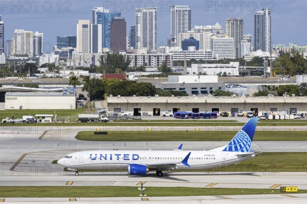 A United Airlines Boeing 737 MAX 9 aircraft with license plate N17550 at Fort Lauderdale airport, United States