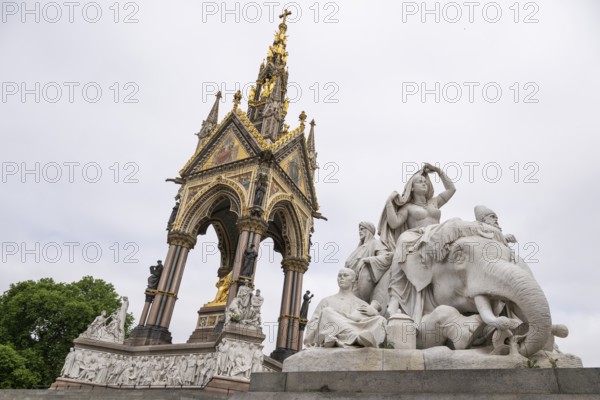 Asian group, neo-gothic Albert Memorial, monument to Prince Albert, wife of Queen Victoria, Kensington Gardens, London, England, Great Britain