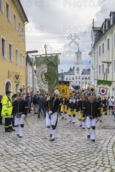 Bergstreit Day 2025 in Schneeberg, the miners of all trades proudly wear their habit on this traditional day, Great Mountain Parade from Neustädtel to the market square and to the church of St. Wolfgang in Schneeberg, the brass bands play the Steigerlied zum Marsch, Ore Mountains, Saxony, Germany