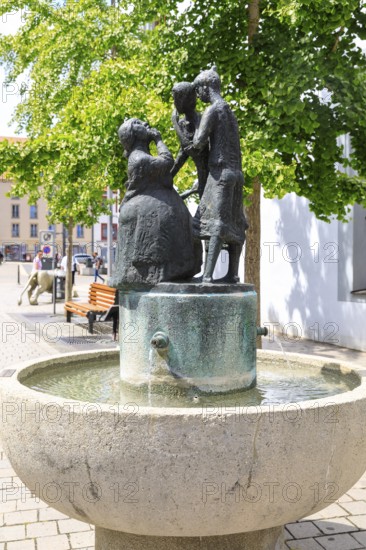 Klatschweiberbrunnen am Obermarkt in Freiberg, Saxony, Germany
