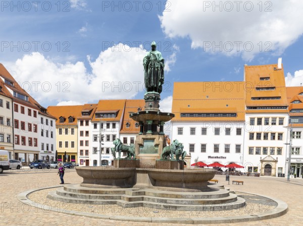 Fountain monument with city founder Otto the Rich and 4 heraldic lions on the Obermarkt in Freiberg, Saxony, Germany