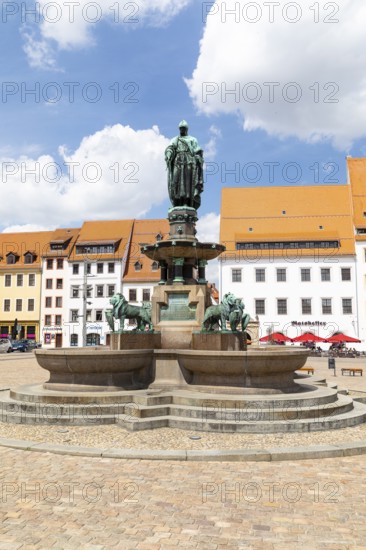 Fountain monument with city founder Otto the Rich and 4 heraldic lions on the Obermarkt in Freiberg, Saxony, Germany