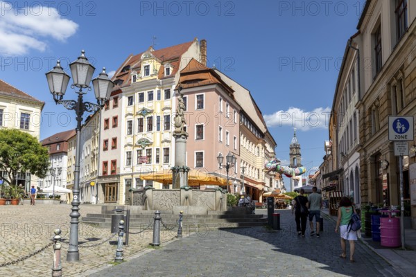 Ritter-Dutschmann-Brunnen on the main market square, Reichenstraße with the Reichenturm in the background, Bautzen, Upper Lusatia, Saxony