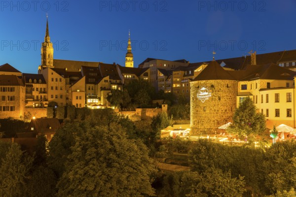 City view at night with St. Petri Cathedral, Town Hall Tower and Röhrscheidtbastei with beer garden, Bautzen, Upper Lusatia, Saxony, Germany