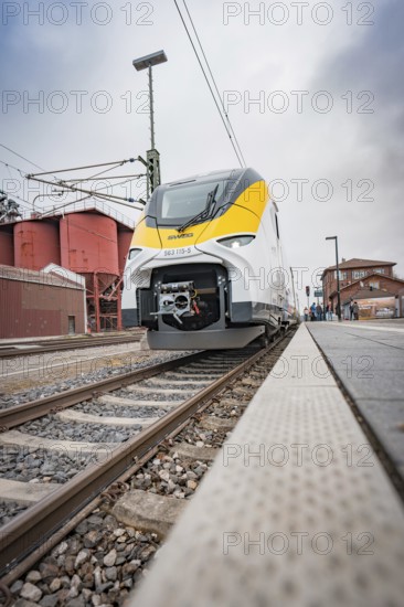 Train in the distance on the tracks heading to the platform, battery electric train Siemens Micro Plus B, Hermann, Hesse, Bahn, Weil der Stadt, Böblingen district, Germany