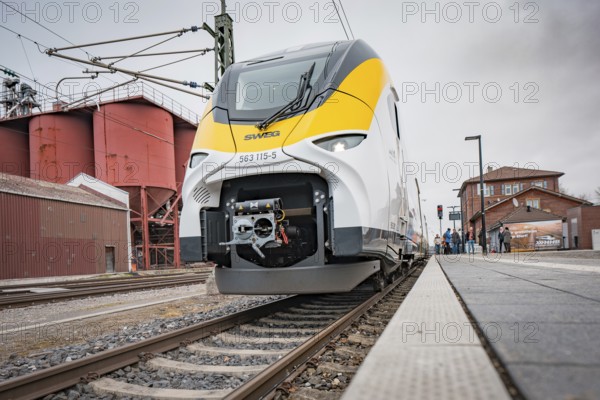Modern train on the tracks with technical details in the foreground, Siemens Micro Plus B battery electric train, Hermann, Hesse, Bahn, Weil der Stadt, Böblingen district, Germany