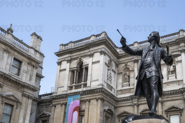 Statue of Sir Joshua Reynolds in the courtyard of the Royal Academy of Arts, Art Gallery and Art College, Burlington House, Piccadilly, London, England, Great Britain