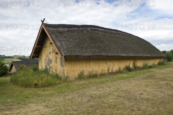 Longhouse, reconstructed courtyard with nine houses built by a large farmer from the Viking Age, Fyrkat Viking Farm, Hobro, Denmark
