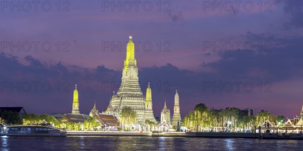Festive lighting on New Year's Eve at Wat Arun, Temple of Dawn, Bangkok, Thailand