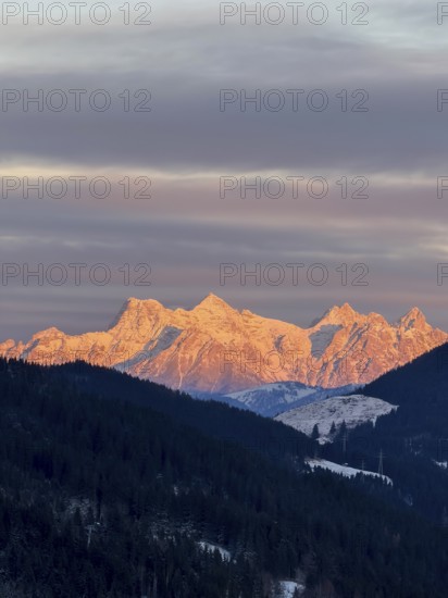 Alpine glow at sunset, mountain peaks of the Loferer Steinberge in winter, Kitzbühel Alps, Tyrol, Austria
