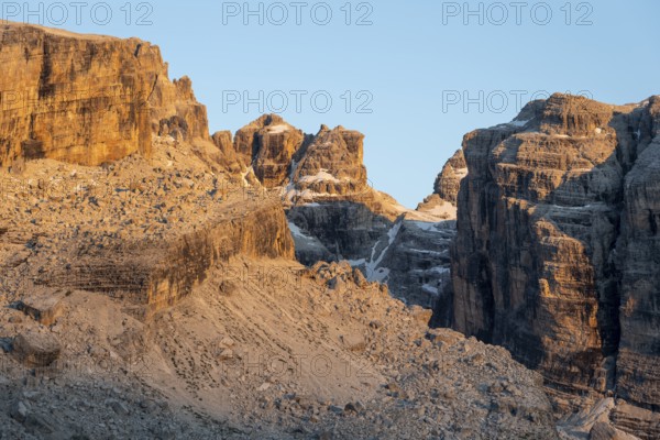 Detail, rocks and mountain peaks of the Brenta Mountains, evening mood with alpine glow, Brenta, Brenta-Adamello Natural Park, Trentino, Italy