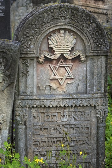 Tombstone with relief of a crown and star of David, Jewish cemetery, since 1866, Czernowicz, Bukovina, Ukraine