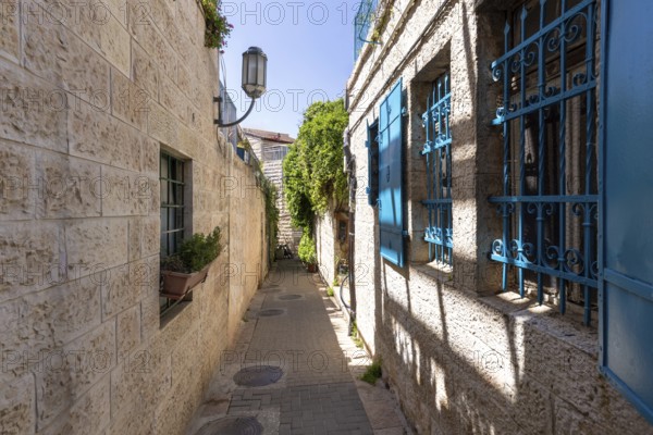 Israel, Jerusalem old narrow streets of Nahlaot historic center with many small synagogues