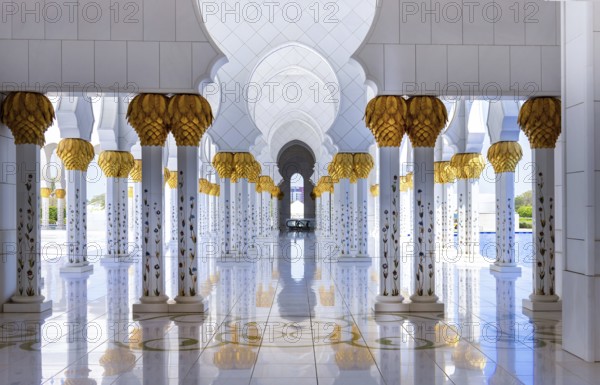 Abu Dhabi Grand Mosque, Iconic Landmark and Architectural Marvel of UAE