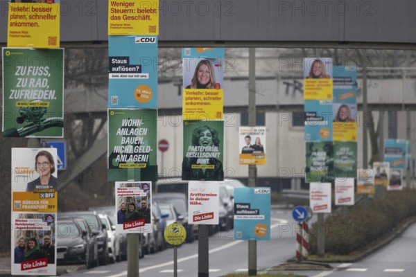 Numerous election posters for the 2026 local elections are hanging one behind the other on several lamp posts in the northwest of Frankfurt. The Hessian state government has set March 15, 2026 as the election day for the local elections in Hesse. On this day, the elections of the City Council and the 16 local advisory councils will take place in Frankfurt am Main, Germany