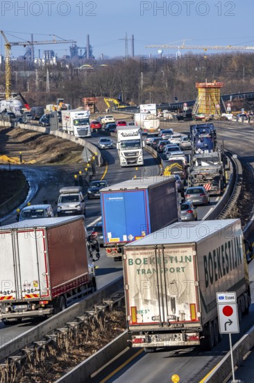 A3 motorway at the Duisburg-Kaiserberg interchange, constricted lanes, heavy traffic, complete conversion and construction of the A3 and A40 intersections, all bridges, ramps, roads are renewed and partly extended, 8-year construction period, railway bridges running there will also be renewed, North Rhine-Westphalia, Germany