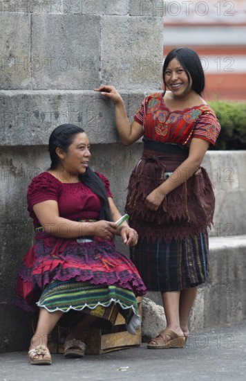 Mayan woman from the K'iché people in traditional dress, Parque Centroamérica or Parque Central, Quetzaltenango or Xela, Quetzaltenango Province, Guatemala