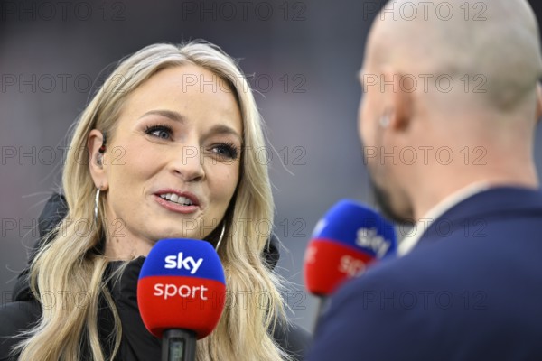 SKY presenter reporter Katharina Kleinfeldt, portrait in interview microphone micro logo with trainer coach Christian Ilzer TSG 1899 Hoffenheim smiles, soccer, Bundesliga, PreZero Arena, Sinsheim, Baden-Württemberg, Germany