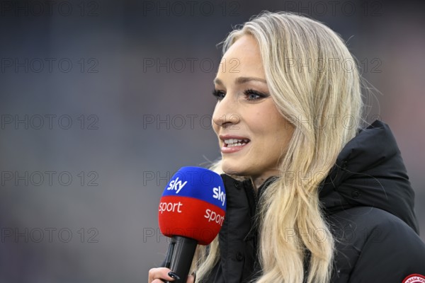 SKY presenter reporter Katharina Kleinfeldt, portrait in an interview microphone micro logo smiles, soccer, Bundesliga, PreZero Arena, Sinsheim, Baden-Württemberg, Germany