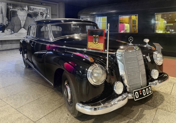 Adenauer's Mercedes 300 with saloon car 10205, historical film in the background, House of History, Bonn, North Rhine-Westphalia, Germany
