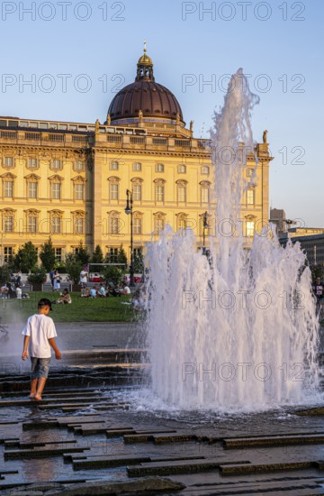 Water fountain, summer lifestyle, tourists and passers-by in the pleasure garden in Berlin-Mitte, Berlin, Germany