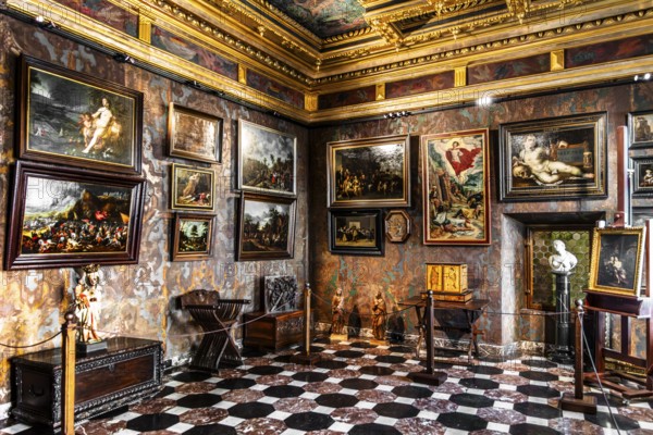 Wawel Royal Castle, former residence and seat of government of the kings of Poland, founded around 1000, Krakow, Poland